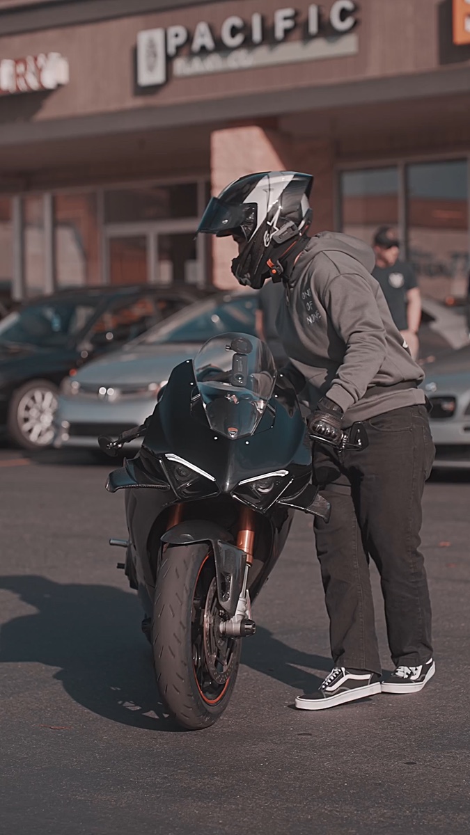 Ducati Panigale V4 S · Video